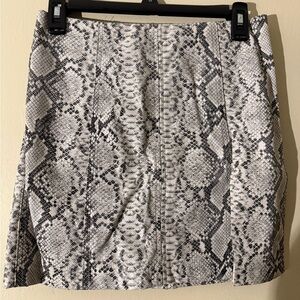 Lulu's Monochrome Snake Print Apparel